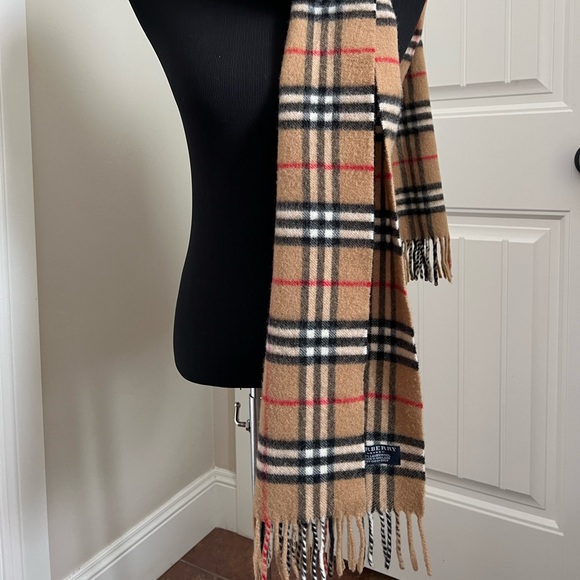 Authentic Burberry Scarf 100% Lambswool 75” Long - Picture 3 of 5